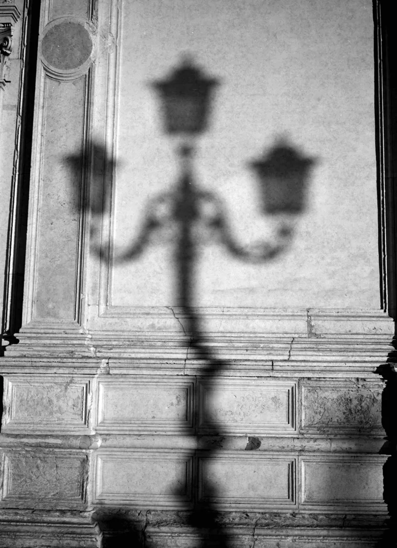 Venice Lamp shot on Foma Fomapan 100 Classic with a Fuji GS645S, by Federico