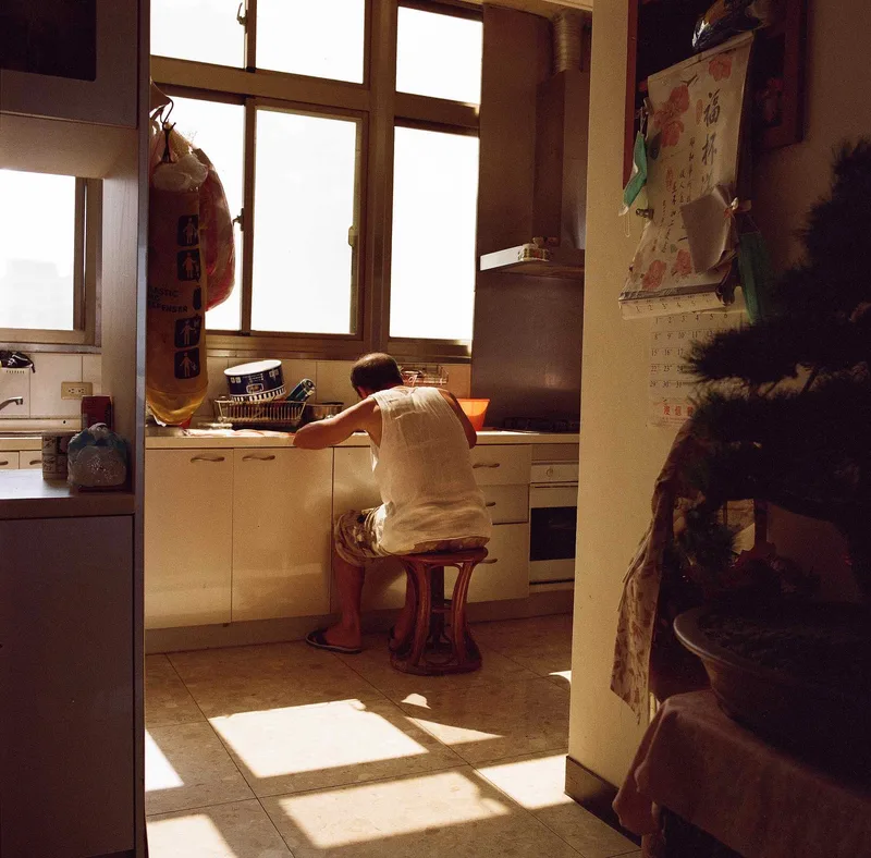 Film photo shot on Kodak Gold 200 with a Rolleiflex 2.8F, by Trez
