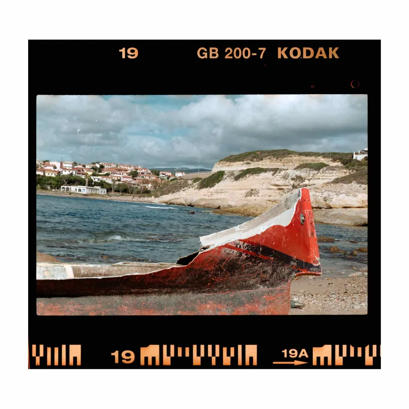 I marinai tornano tardi shot on Kodak Gold 200 with a Contax Aria, by Alessandro Benevento
