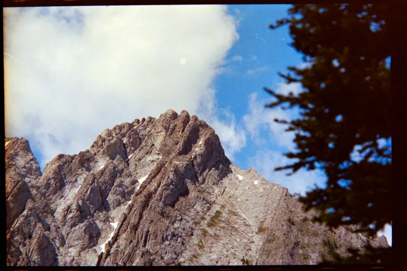 peaks shot on Kodak Portra 400 with a Minolta X-570, developed at The DarkRoom, by Victor