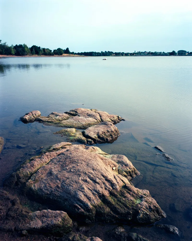 Film photo shot on Kodak Ektar 100 with a Graflex Crown Graphic, by Romain Bourreau
