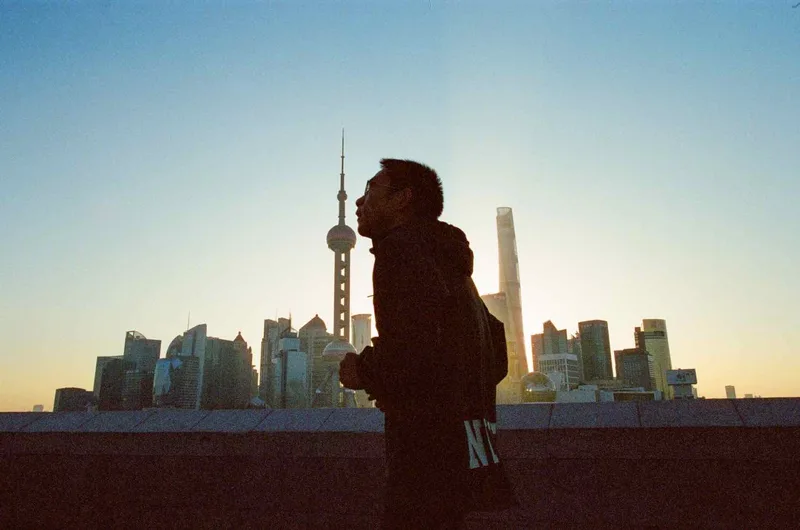 Running people at bund shot on Cinestill 800T with a Canon EOS Kiss III L, developed at Film Park, by Andika
