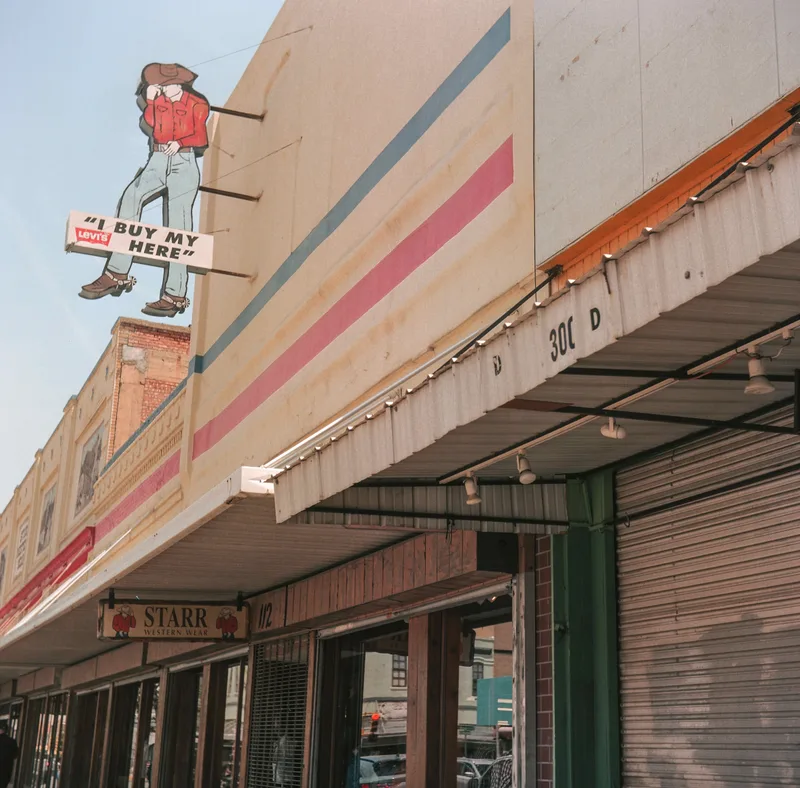 El Paso, Texas shot on Kodak Portra 160 with a Yashica C, developed at Print Refinery, by Tom