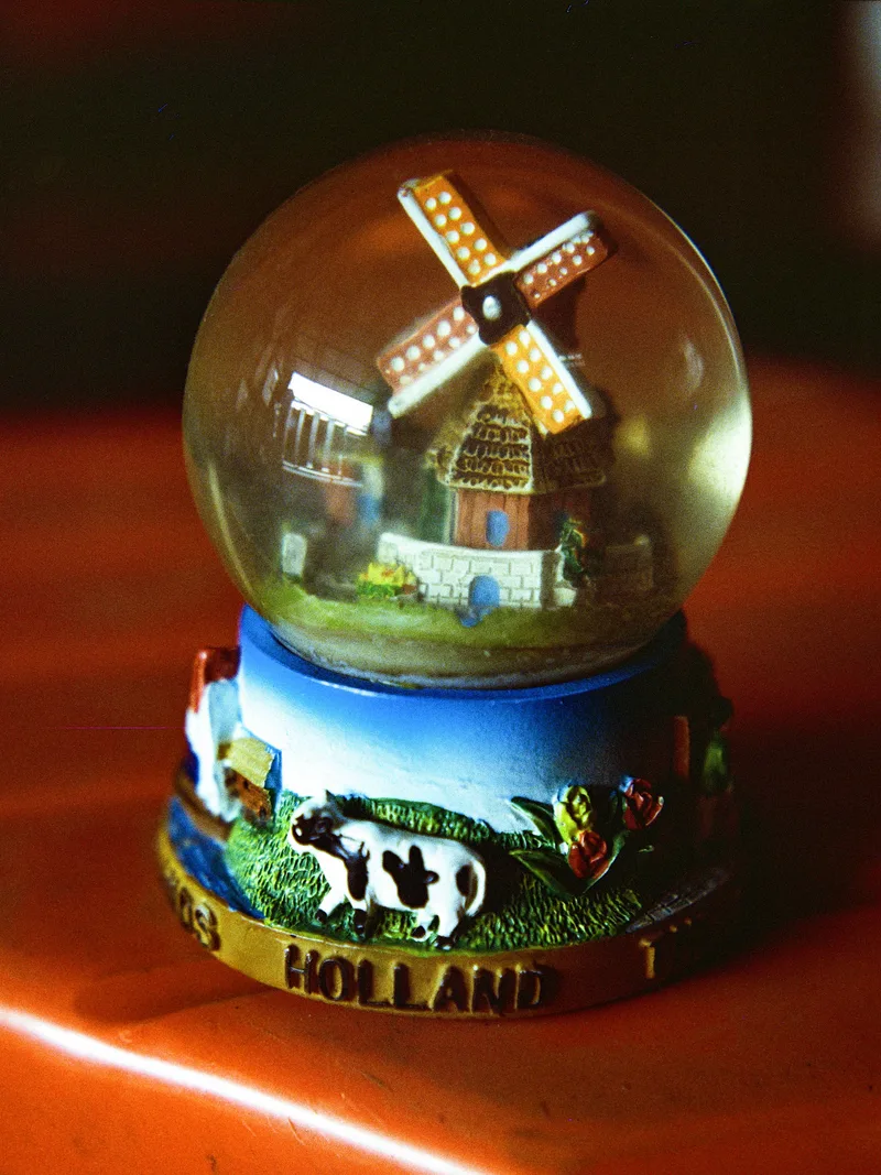 windmill snow globe shot on Lomography CN 400 with a lomography lubitel166+universal, developed at Labrana Lab, by Venendar
