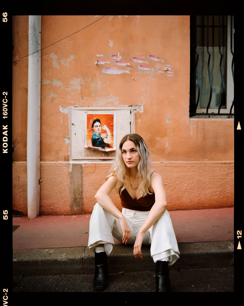 Lia shot on Kodak Portra 160 VC with a Mamiya 7II, developed at viertel vor 8, by kayserlich