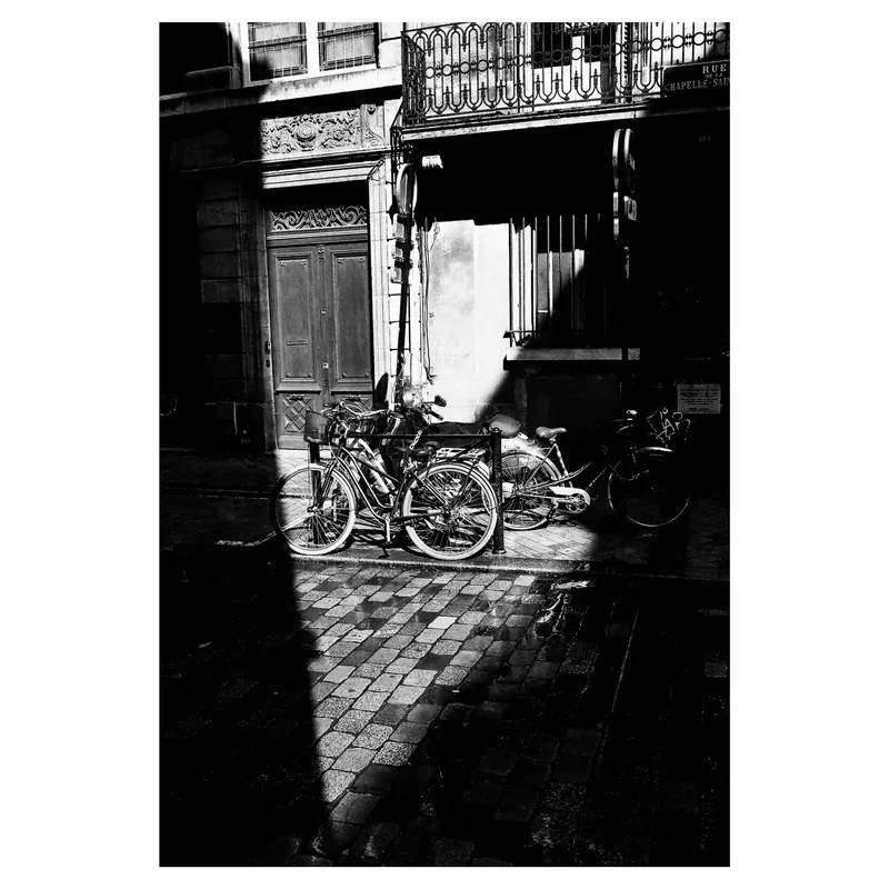 Film photo shot on Ilford Delta 100 with a Canon EOS 3000V, by Emmanuel