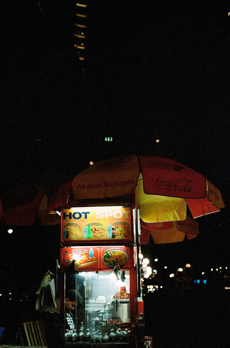 street vendor ๐ฝ shot on Kodak Portra 400 with a Minolta SR-T 100X, by Alberto Ghetti