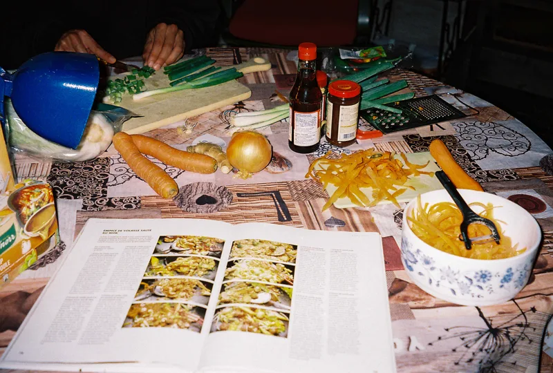 riz sauté chez papi et mami shot on Kodak Gold 200 with a Olympus Superzoom 700 XB, by Laura