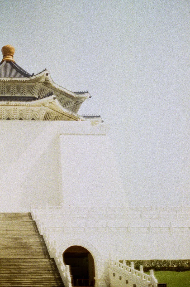 kaohsiung shot on Lomography CN 400 with a Canon A-1, developed at Sunny16 Lab, by lianne