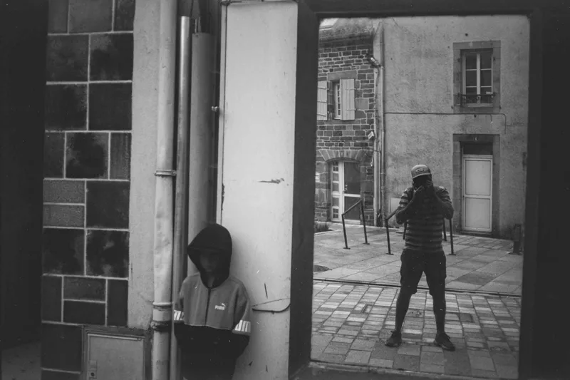 Fantômes shot on Film Washi Film Washi A with a Voigtländer Bessa R2, developed at L'Atelier Argentique, by Analogue Resistance