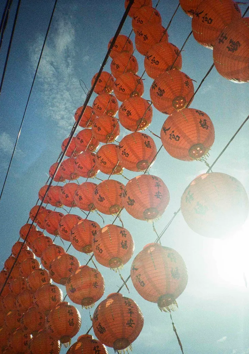 Chinese Lanterns shot on Kodak Gold 200 with a Konica Recorder, developed at 自由數位, by Calvin W