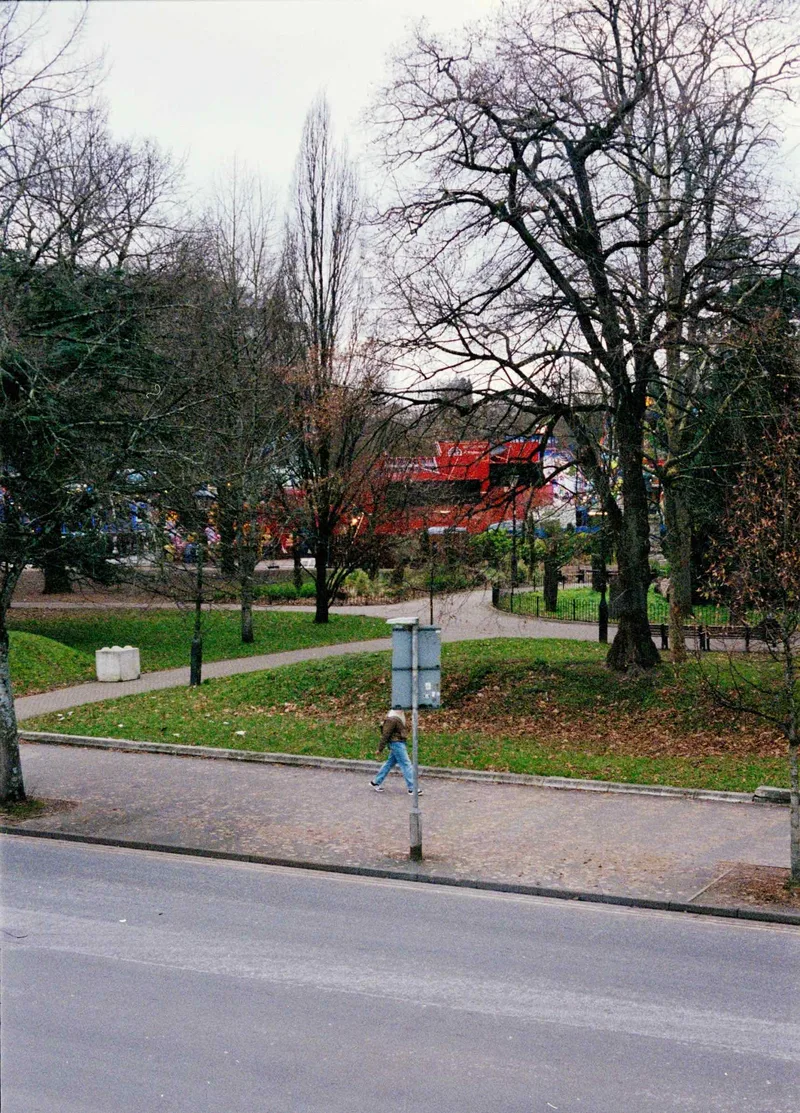 decapitation station shot on Kodak Portra 400 with a Pentax ME Super, developed at Come Through Lab, by Hana