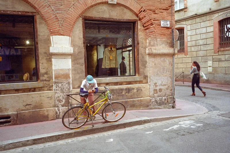 Rue Cujas shot on Kodak ColorPlus 200 with a Ricoh GR1V, by Paul