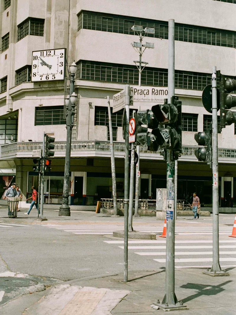Caos shot on Fujifilm Superia Premium 400 with a Pentax SP500, developed at Nanni Lab, by Ludimila Russo