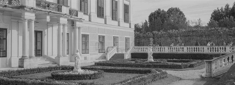 Schönbrunn Palace shot on Foma Fomapan 400 Action with a Mamiya 7, developed at Foto Fayer, by Robert