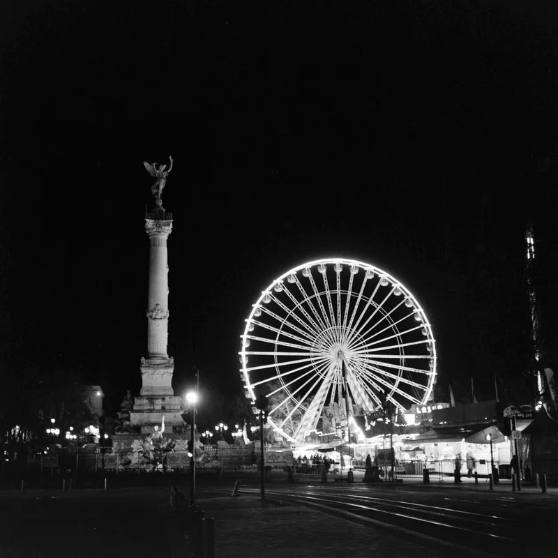 Bordeaux by Night shot on Ilford HP5 Plus 400 with a Rolleiflex 2.8D, developed at Panajou Bordeaux , by Matthieu Harnois