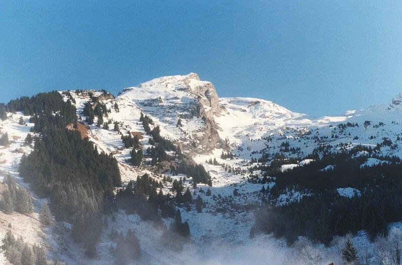La Clusaz shot on Kodak Gold 200 with a Canon AE-1, developed at Kodak Express Grands Boulevards, by Jen