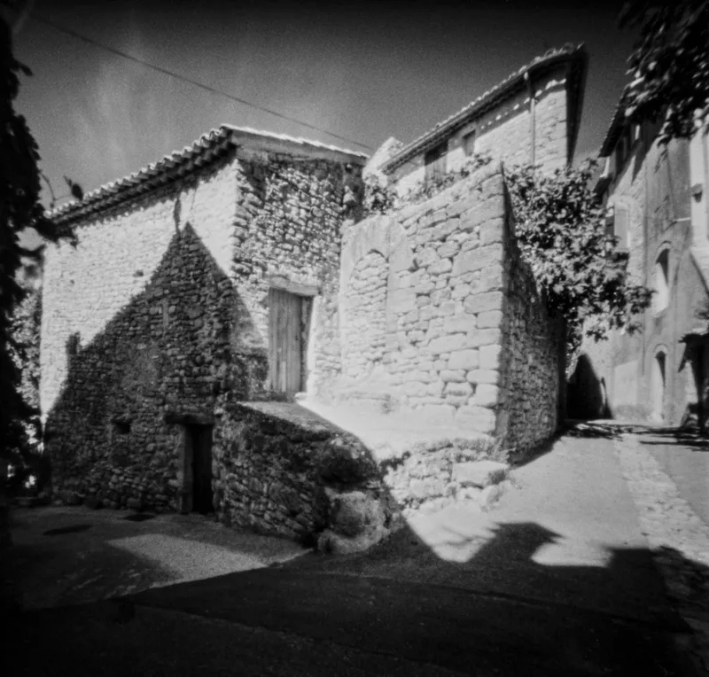 Viens, Luberon 2022 shot on Foma Fomapan 100 Classic with a Nopo120 MF6x6, developed at My own darkroom, by Hans- B. Sickler