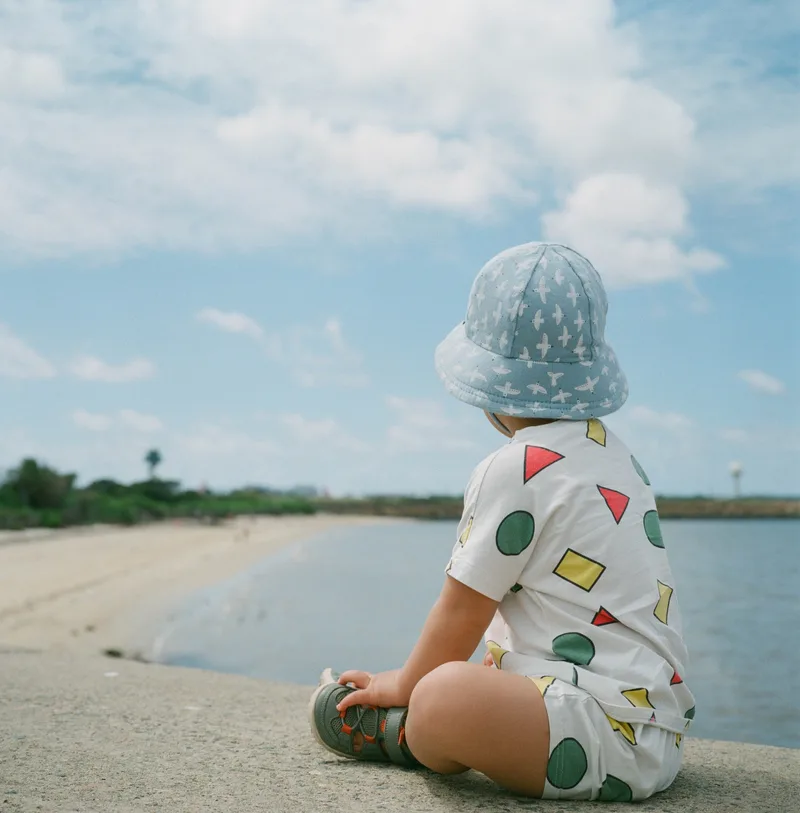 /// Summer Ending shot on Fujifilm Pro 400H with a Mamiya 6, developed at Irohas Photo Sydney, by Neal
