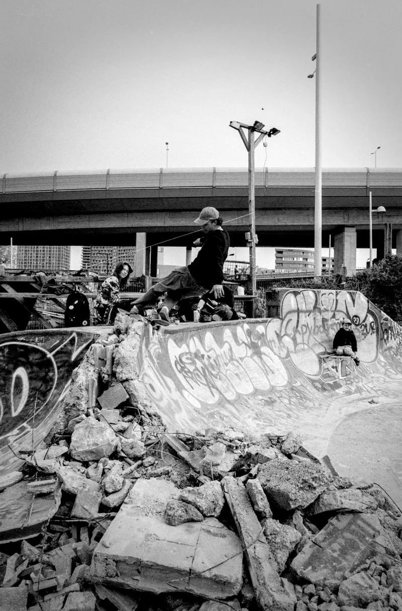 Fs Rock shot on Ilford Kentmere Pan 400 with a Minolta XD, developed at Home / Self-Developed, by Simon