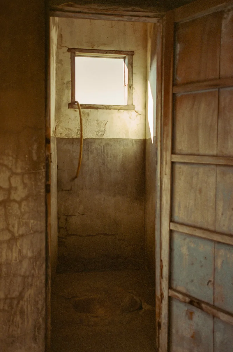 Film photo shot on Fujifilm Eterna 250D with a Yashica AF 230, developed at 自由數位, by Calvin W