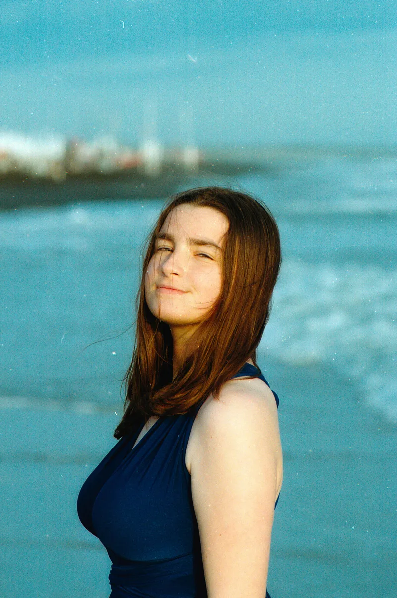 Lady’s first sight shot on Kodak Portra 400 with a Fuji STX-2, by Cristian Brunelli