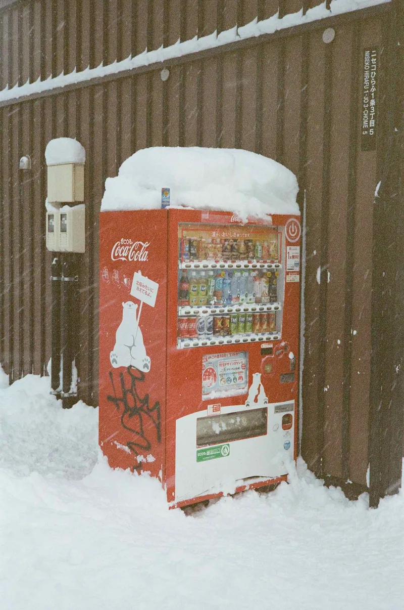 Cold Drinks shot on Kodak Portra 400, developed at LoOneCommune, by andilogue