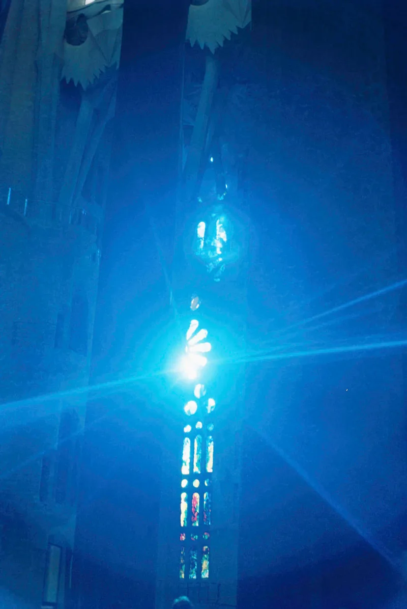 Blue light shot on Fujifilm FujiColor C200 with a Minolta X-700, developed at Amigou Film Lab, by Sander