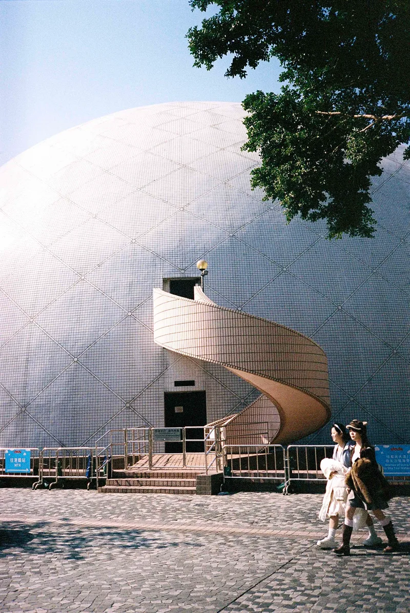Film photo shot on Kodak Portra 400 with a Rollei 35AF, developed at LLab, by jaemz