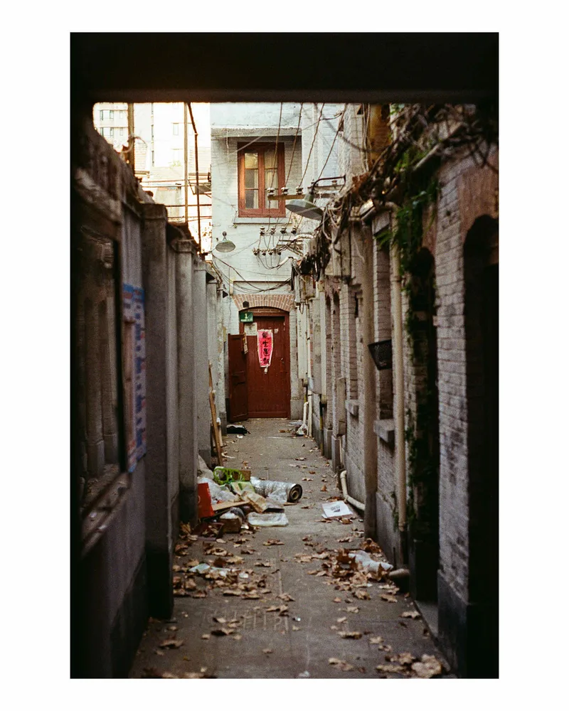 魔都 shot on Circa Lab Loretta 200 with a Minolta XD, developed at Circa Lab, by Verlichtend