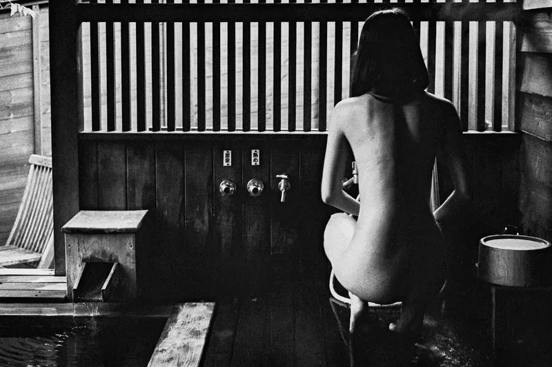 “Immerse” pages 2-3 shot on Fujifilm Fujifilm Neopan 1600 with a Leica M6, by Michael Nguyen
