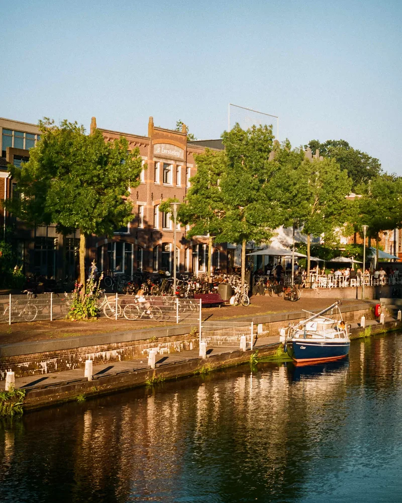 Docking at Amersfoort shot on Fujifilm Superia X-TRA 400 with a Praktica LTL, developed at Analog Space, by Amarthya Dida