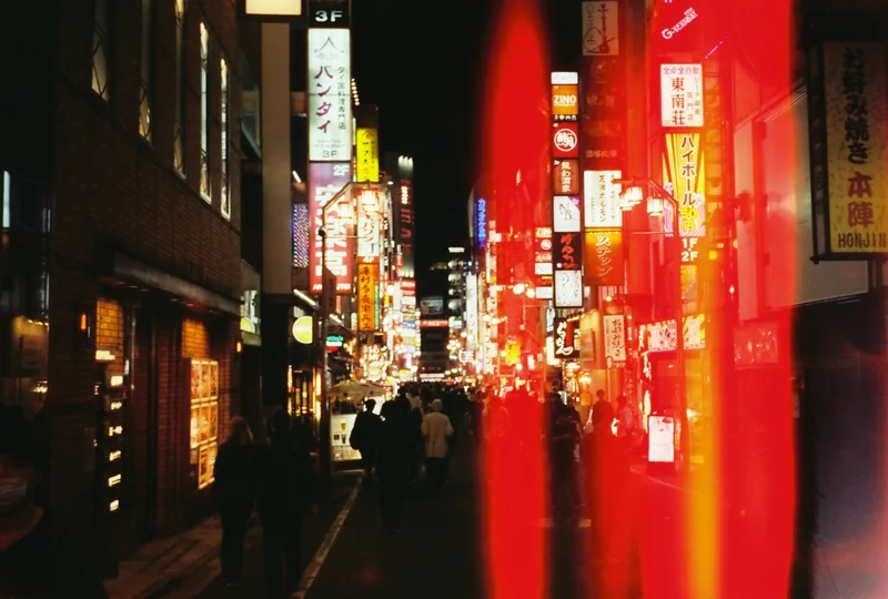 Interesting light leaks shot on Cheap Japanese Film Stock with a Olympus Mju-II, developed at Laboratoire Photon, by Silence ça pousse