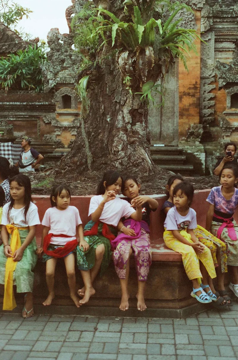 it’s in the simple gestures shot on Mira Films Mira Color 400 with a Nikon FM2, developed at GrainLab, by bianca rati