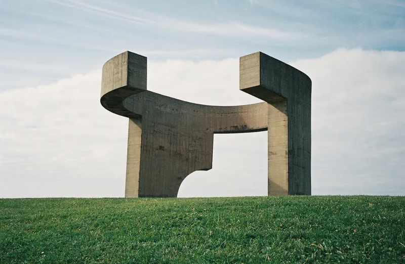 Elogio Del Horizonte shot on Kodak Portra 400 with a Leica M7, developed at Jacobo Biarnés Photo Studio, by Rafel Ross