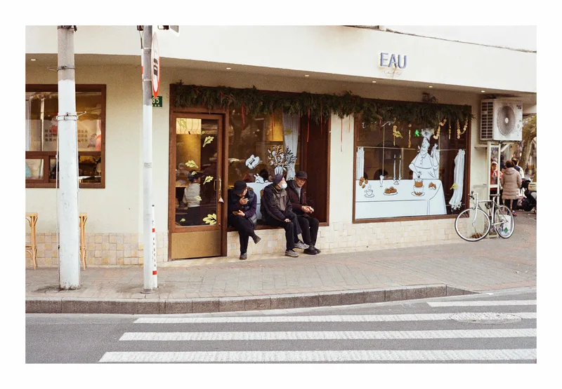 魔都 shot on Circa Lab Loretta 200 with a Minolta XD, developed at Circa Lab, by Verlichtend