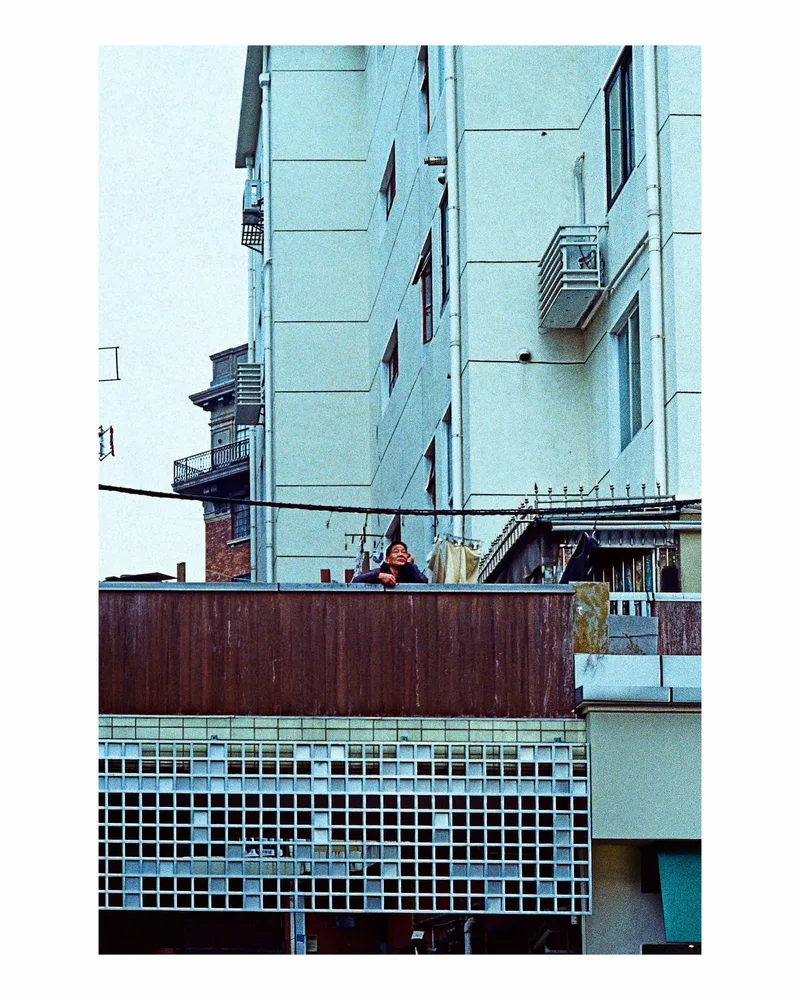 魔都 shot on Alien Film Aeronega 100 with a Minolta XD, developed at Circa Lab, by Verlichtend