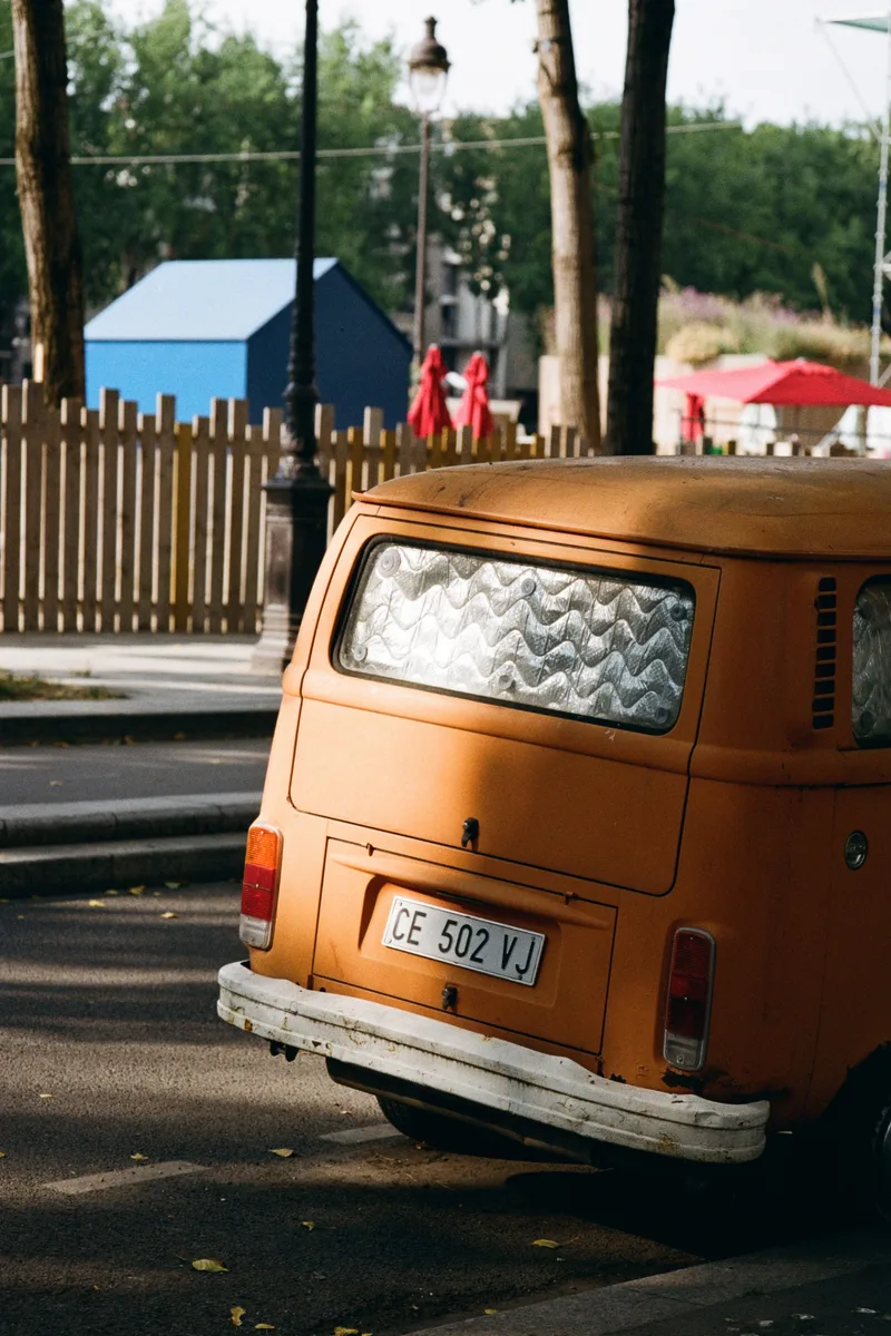 Color, light, shadow shot on Kodak Gold 200 with a Nikon FM10, developed at L'Atelier Argentique, by Jonathan
