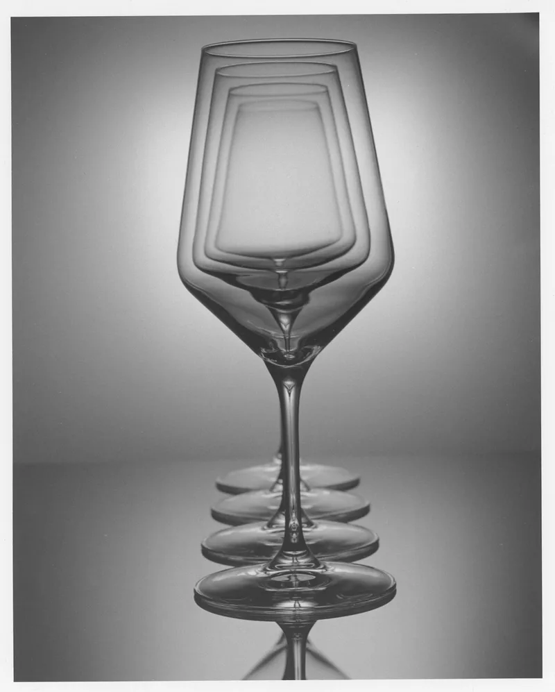 Another drink? shot on Ilford HP5 Plus 400 with a Minolta Dynax 7, by Luc Béliveau