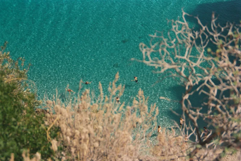 Film photo shot on Kodak Gold 200 with a Leica Mini Zoom, developed at Fotolabor Görner Dresden, by schmo
