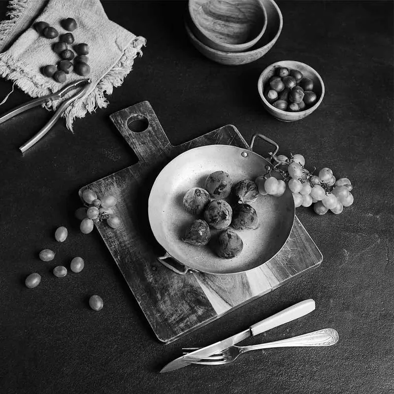 Mi-figues… Mi-raisins… shot on Ilford Delta 100 with a Rolleicord Vb, developed at Home / Self-Developed, by Cyril b.