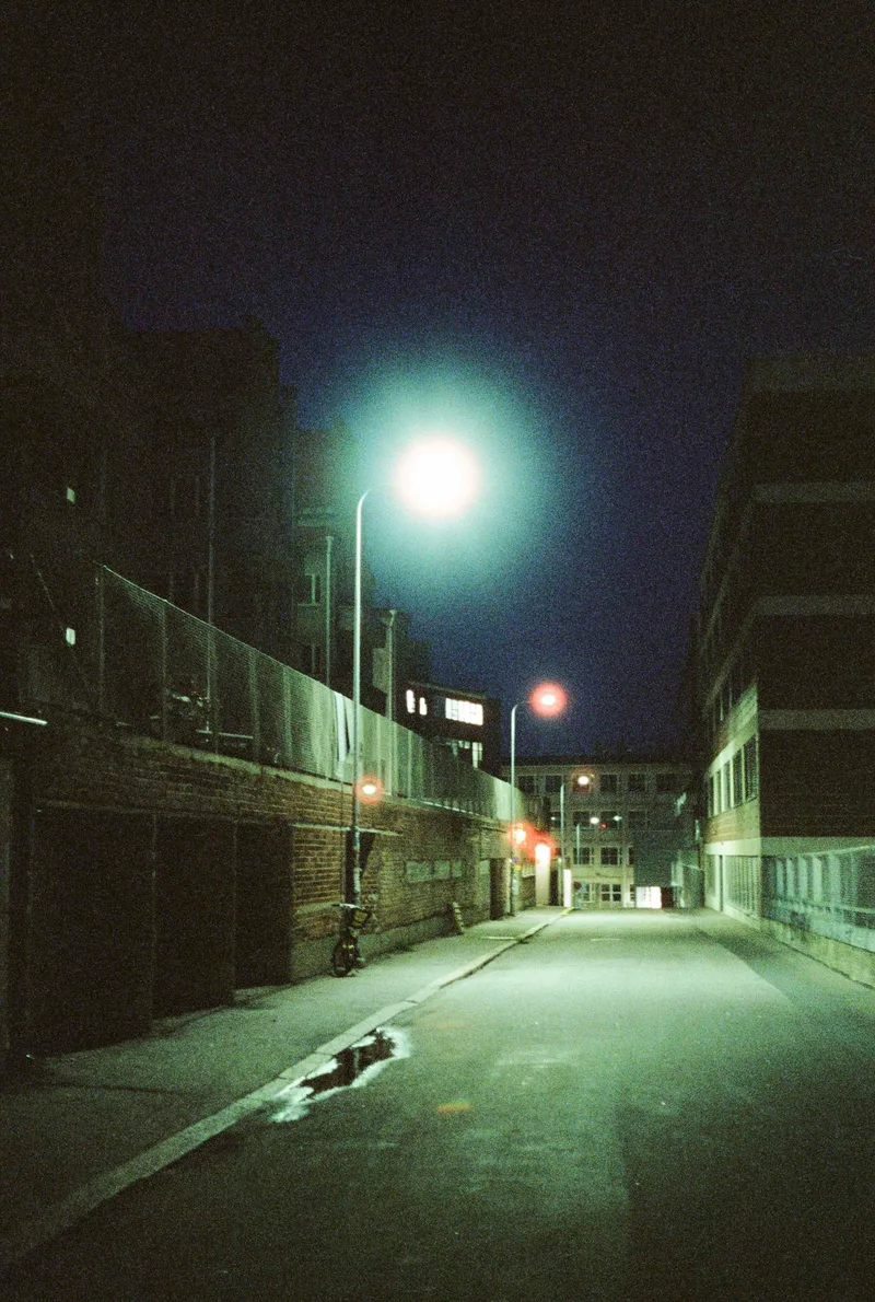 Film photo shot on Cinestill 800T with a Leica M5, developed at Fotoyks, by Eetu