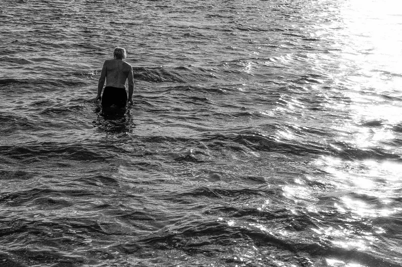 Cold water shot on Fujifilm Neopan Acros 100 II with a Canon EOS 1 N, developed at Kontur, by Marliq