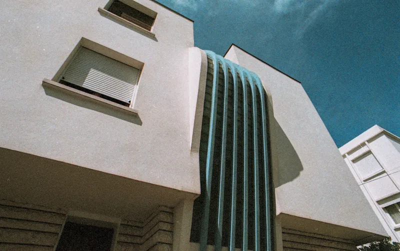 Architecture année 50 shot on Rollei Crossbird 200 with a Nikon F4, by Sébastien JACOB