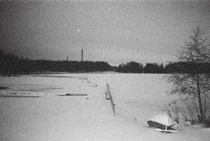 Winter melancholy I shot on Kodak T-Max P3200 with a Samsung AF Slim, by Jussi