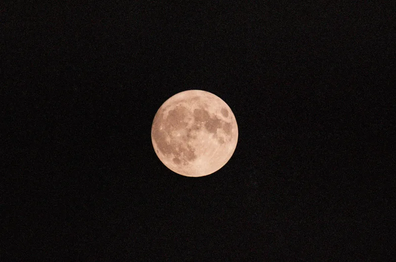 Moon shot on Kodak Portra 400 with a Canon 650, developed at Ajasfilmlab, by S_grain83