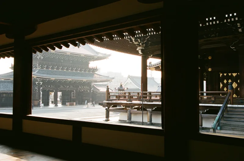 Higashi Hongan-ji, Kyoto shot on Kodak Portra 400 with a Canon Elan 7E, developed at Underdog Film Lab, by Tay