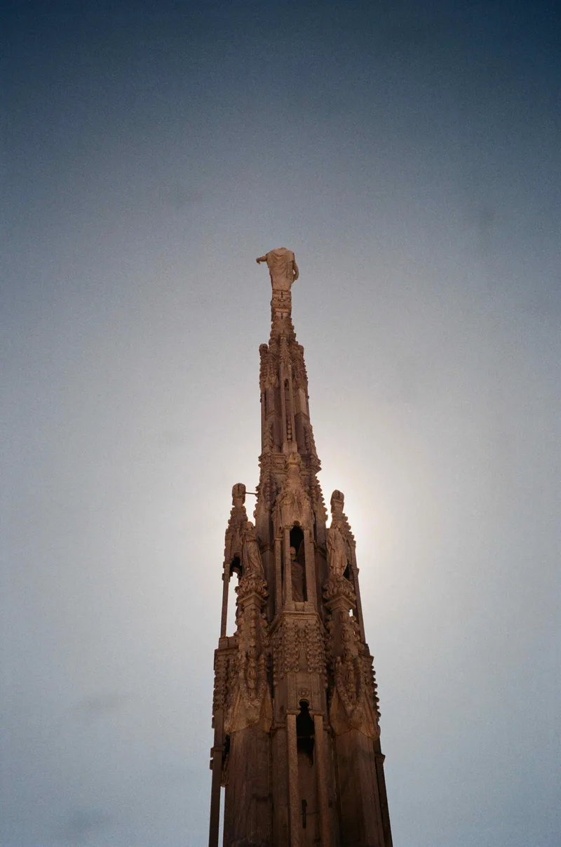 Film photo shot on Kodak Gold 200 with a Canon PrimaZoom70F, by Ayşegül