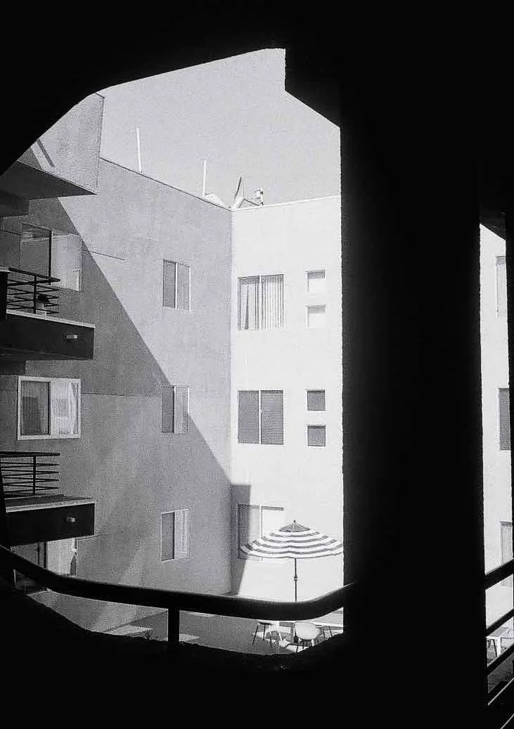 Film photo shot on Ilford HP5 Plus 400 with a Olympus Pen EE-3, by Joe