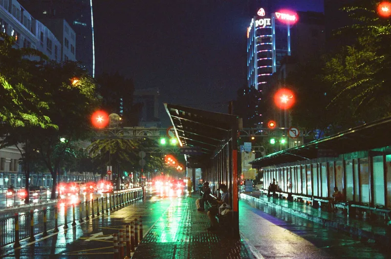 NS Saigon shot on FreeStyle 800T with a Leica RE, developed at KingFilm 金霏林, by Richard PENG